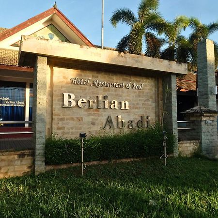 Berlian Abadi Hotel By Sinergi Banyuwangi  Exterior foto