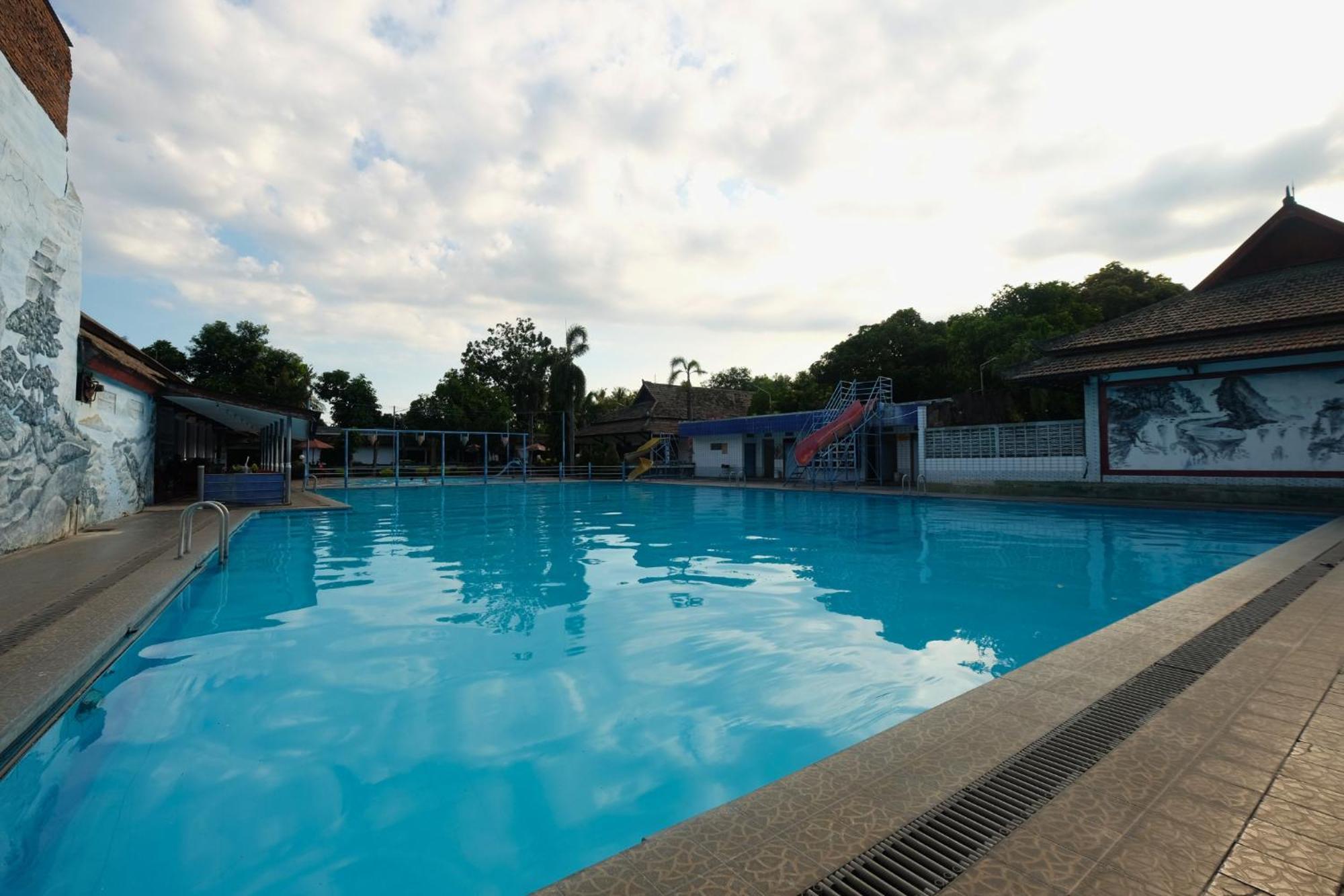 Berlian Abadi Hotel By Sinergi Banyuwangi  Exterior foto