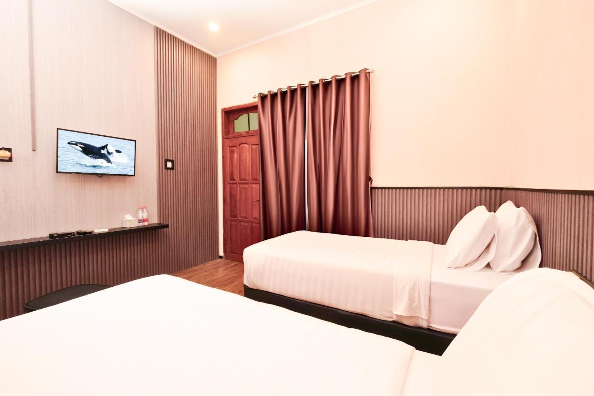 Berlian Abadi Hotel By Sinergi Banyuwangi  Exterior foto