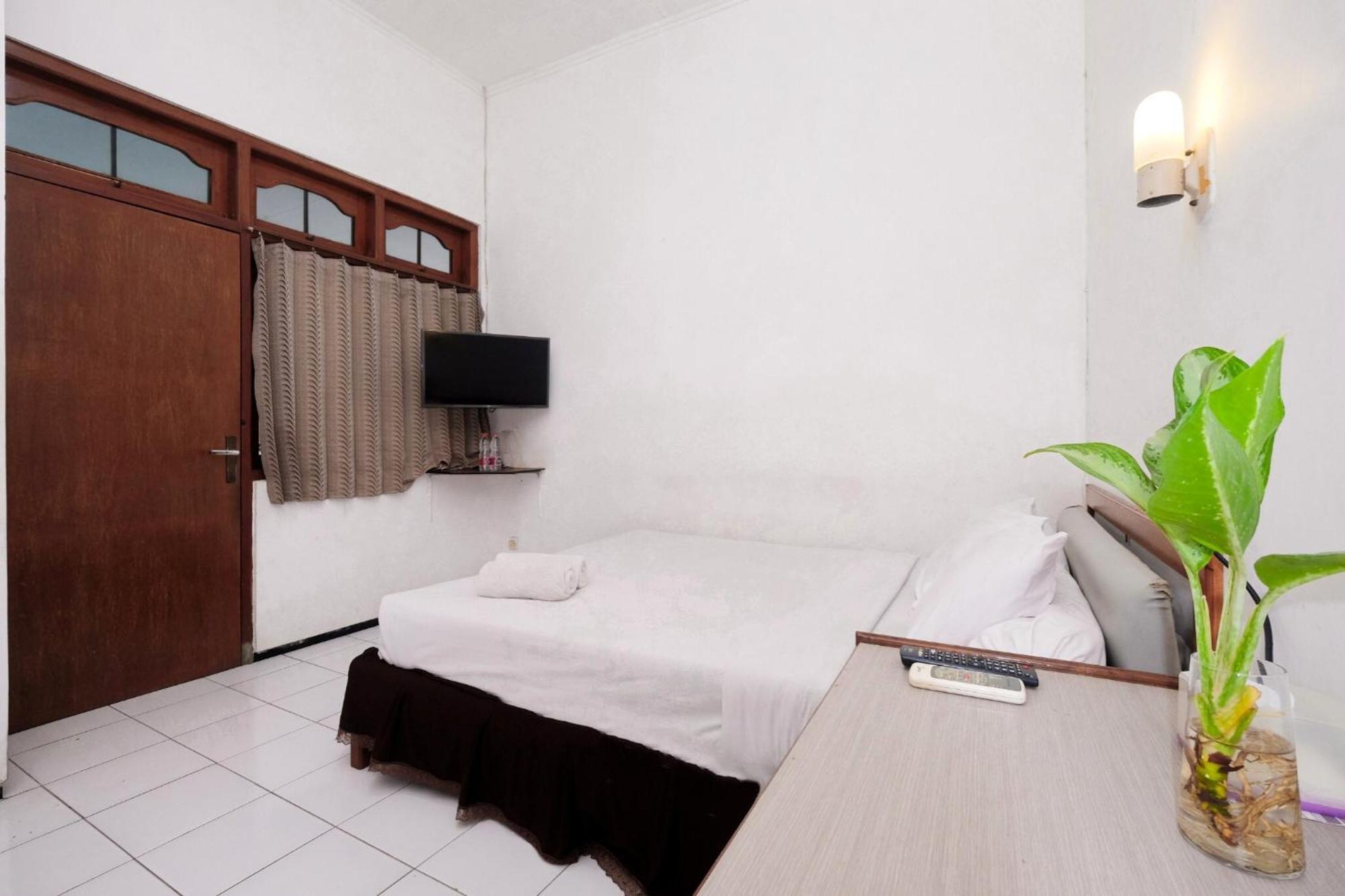 Berlian Abadi Hotel By Sinergi Banyuwangi  Exterior foto